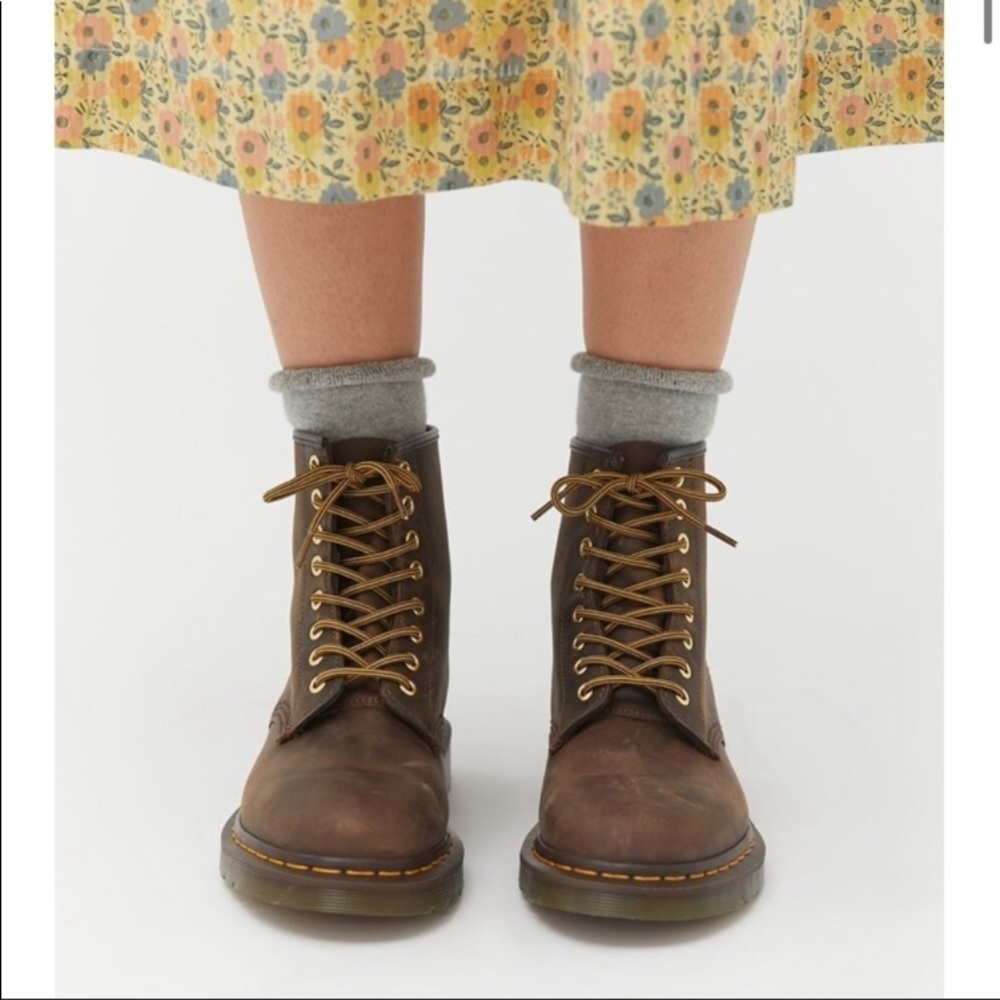 New Dr Martens 1460 brown distressed boots Size 9